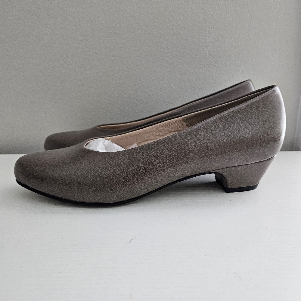 Soft Style Women's Hush Puppies Angel Heels Angel II Pump Putty Elegance Size 8